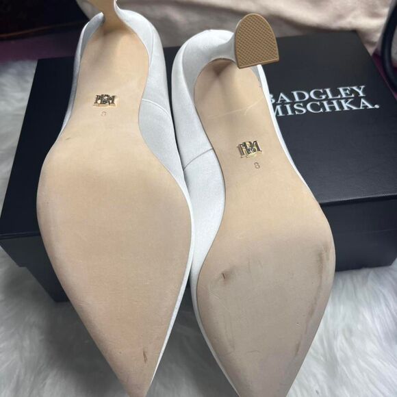Badgley-Mischka Women's White and Silver Rhinestones Size 8 - Picture 2 of 7
